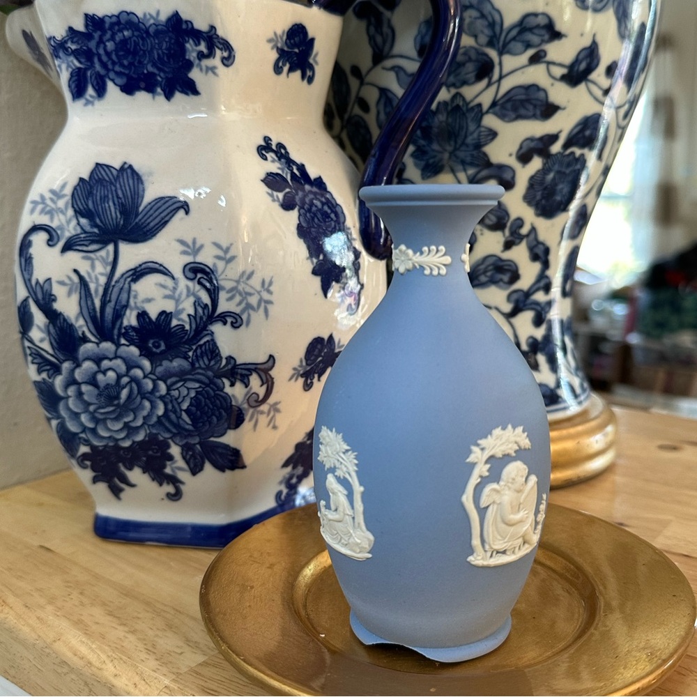 Wedgwood Jasperware Arcadian Bud Vase -Cream Color on Lavender Pale Blue Vintage